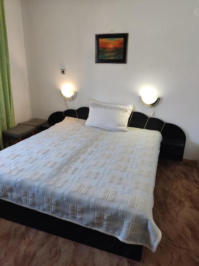 Къща За Гости Хайк Beli Osŭm Buitenkant foto